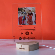 Carica l'immagine nel visualizzatore di Gallery, Targa con base a cuore led e codice spotify con foto personalizzabile 15cm x 20cm