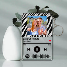 Carica l'immagine nel visualizzatore di Gallery, Portachiavi Maculato con codice Spotify e foto personalizzabile 8,5 x 5,5 cm