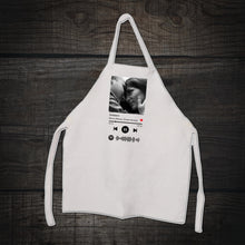 Carica l'immagine nel visualizzatore di Gallery, Grembiule bianco personalizzabile con foto e codice spotify