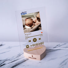 Carica l'immagine nel visualizzatore di Gallery, Targa "Papà" con base a cuore led e codice spotify con foto personalizzabile 15cm x 20cm