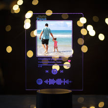 Carica l'immagine nel visualizzatore di Gallery, Targa "Papà" con base a led e codice spotify con foto personalizzabile 15cm x 20cm