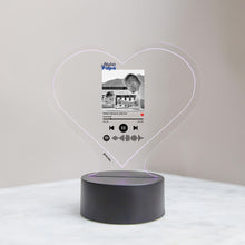 Carica l'immagine nel visualizzatore di Gallery, Targa"Papà" a forma di cuore con base a led e codice spotify con foto personalizzabile 15cm x 18 cm