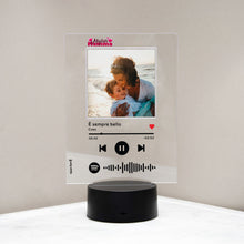Carica l'immagine nel visualizzatore di Gallery, Targa "Mamma" con base a led e codice spotify con foto personalizzabile 15cm x 20cm