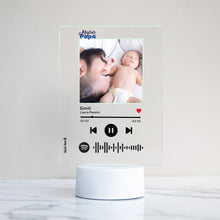 Carica l'immagine nel visualizzatore di Gallery, Targa "Papà" con base bianca a led e codice spotify con foto personalizzabile 15cm x 20cm