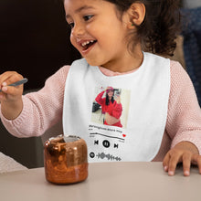 Carica l'immagine nel visualizzatore di Gallery, Bavaglino con codice spotify e foto personalizzabile