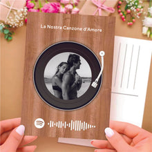 Carica l'immagine nel visualizzatore di Gallery, Cartolina vinile con foto e brano con dedica personalizzabile