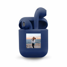 Carica l'immagine nel visualizzatore di Gallery, Cuffie bluetooth Blu pastello con foto personalizzabile