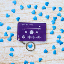 Carica l'immagine nel visualizzatore di Gallery, Portachiavi viola con codice Spotify personalizzabile 8,5cm x 5,5cm