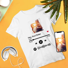 Carica l'immagine nel visualizzatore di Gallery, T-shirt bianca con codice spotify e foto personalizzabile