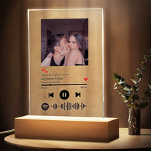Carica l'immagine nel visualizzatore di Gallery, Targa base in legno a led con foto e brano con frase personalizzabile 15cm x 20cm