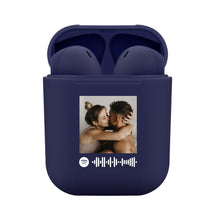 Carica l'immagine nel visualizzatore di Gallery, Cuffie Bluetooth Blu Pastello con codice spotify e foto personalizzabile
