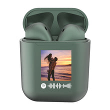 Carica l'immagine nel visualizzatore di Gallery, Cuffie Bluetooth Verde perlato con codice spotify e foto personalizzabile