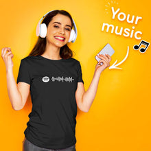 Carica l'immagine nel visualizzatore di Gallery, T-shirt nera con codice spotify personalizzabile