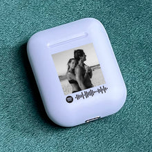 Carica l'immagine nel visualizzatore di Gallery, Cuffie Bluetooth glicine pastello con codice spotify e foto personalizzabile