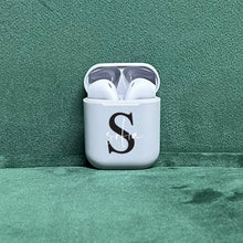 Carica l'immagine nel visualizzatore di Gallery, Cuffie Bluetooth glicine pastello con lettera e nome personalizzabile