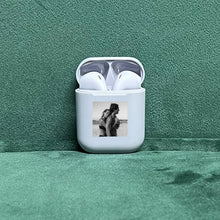 Carica l'immagine nel visualizzatore di Gallery, Cuffie bluetooth glicine pastello con foto personalizzabile