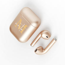 Carica l'immagine nel visualizzatore di Gallery, Cuffie Bluetooth RoseGold perlato con lettera e nome personalizzabile