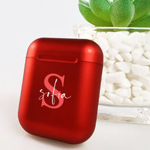 Carica l'immagine nel visualizzatore di Gallery, Cuffie Bluetooth Rosso perlato con lettera e nome personalizzabile