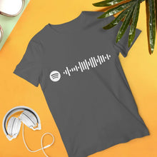 Carica l'immagine nel visualizzatore di Gallery, T-shirt grigia con codice spotify personalizzabile