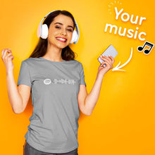 Carica l'immagine nel visualizzatore di Gallery, T-shirt grigia con codice spotify personalizzabile