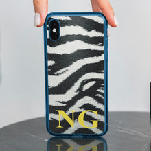 Carica l'immagine nel visualizzatore di Gallery, Cover protection "Zebra" con lettere personalizzabili