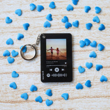 Carica l'immagine nel visualizzatore di Gallery, Portachiavi nero con codice Spotify e foto personalizzabile 8,5 x 5,5 cm