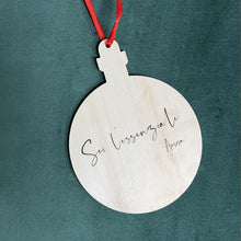 Carica l'immagine nel visualizzatore di Gallery, Decoro Palla di natale in legno con foto o dedica personalizzabile
