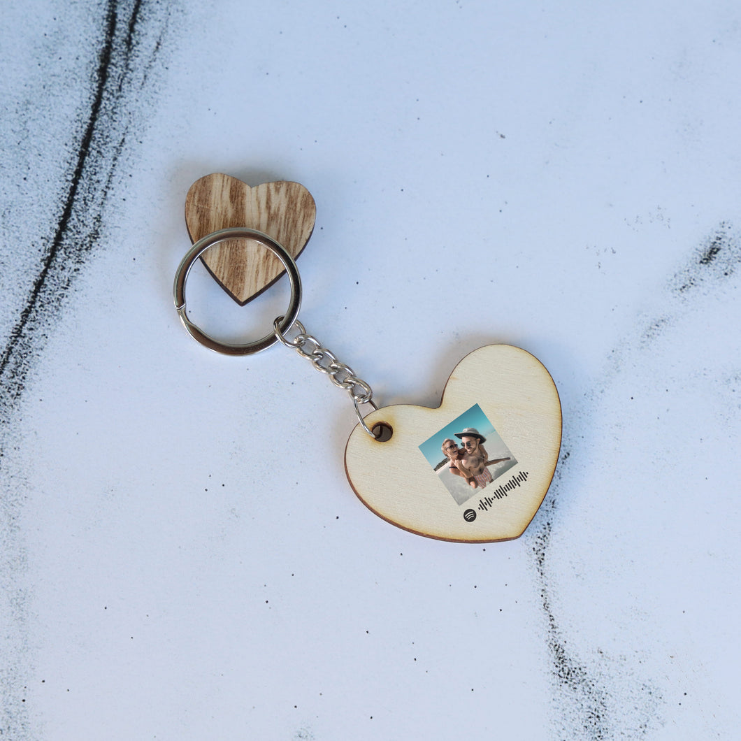 Portachiavi in legno a forma di cuore con codice spotify e foto personalizzabile 5cm x 4cm