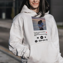 Carica l'immagine nel visualizzatore di Gallery, Felpa con codice spotify e foto personalizzabile