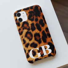 Carica l'immagine nel visualizzatore di Gallery, Cover protection "Animalier" con lettere personalizzabili