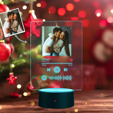 Carica l'immagine nel visualizzatore di Gallery, Targa con base a led e codice spotify con foto personalizzabile 15cm x 20cm