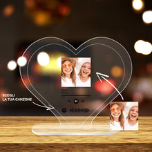 Carica l'immagine nel visualizzatore di Gallery, Targa a forma di cuore "Love" con base e codice spotify con foto personalizzabile 15cm x 18 cm