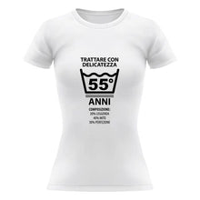 Carica l&#39;immagine nel visualizzatore di Gallery, T-shirt &quot;Trattare con delicatezza&quot; personalizzabile
