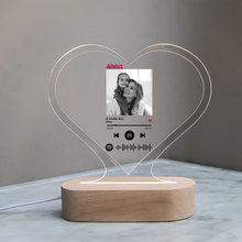 Carica l&#39;immagine nel visualizzatore di Gallery, Targa &quot;Mamma&quot; a forma di cuore con base in legno a led e codice spotify con foto personalizzabile 15cm x 18 cm
