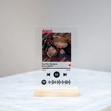 Carica l&#39;immagine nel visualizzatore di Gallery, Targa &quot;Mamma&quot; con base in legno e codice spotify con foto personalizzabile 10cm x 15cm
