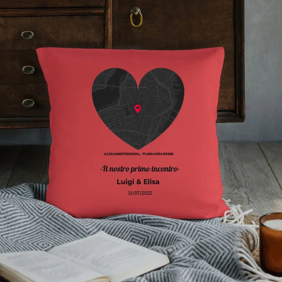 Cuscino rosso con mappa cuore personalizzabile