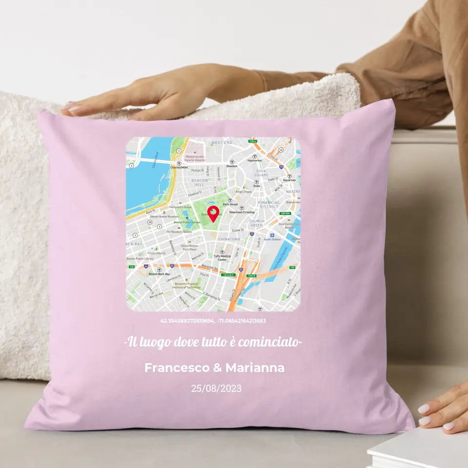 Cuscino rosa con mappa  personalizzabile
