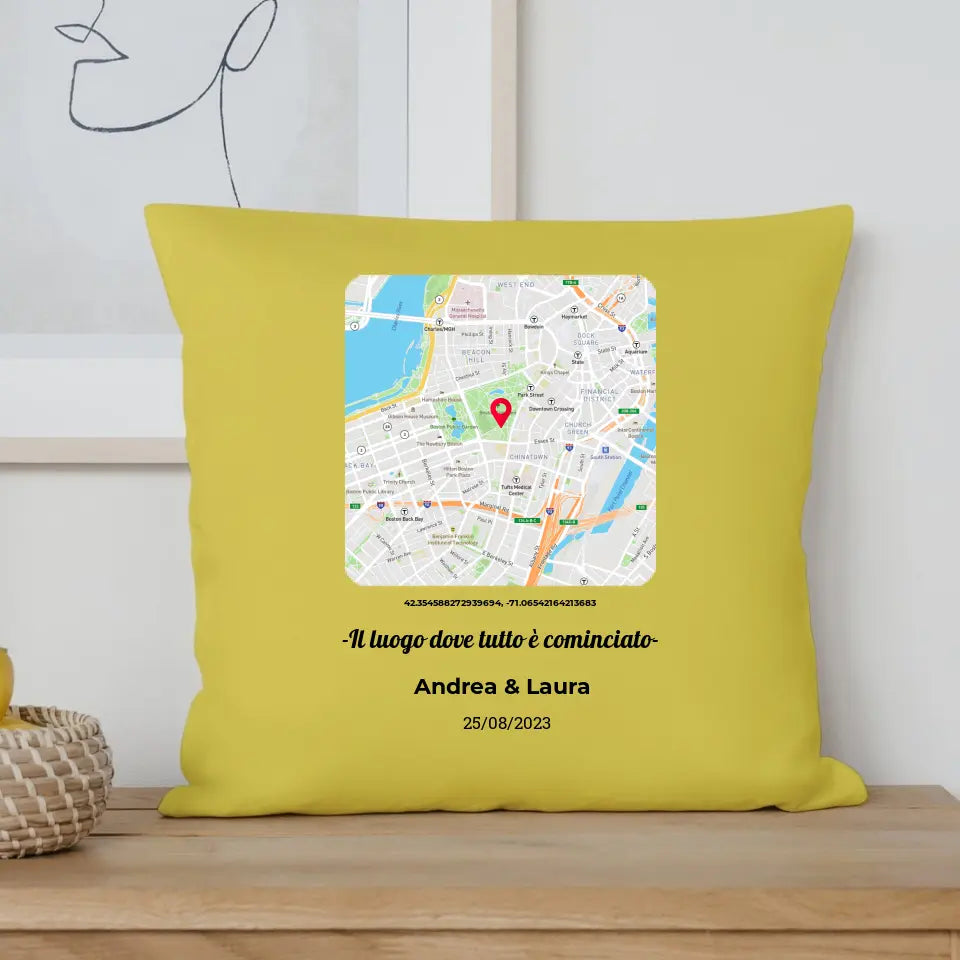 Cuscino giallo con mappa personalizzabile