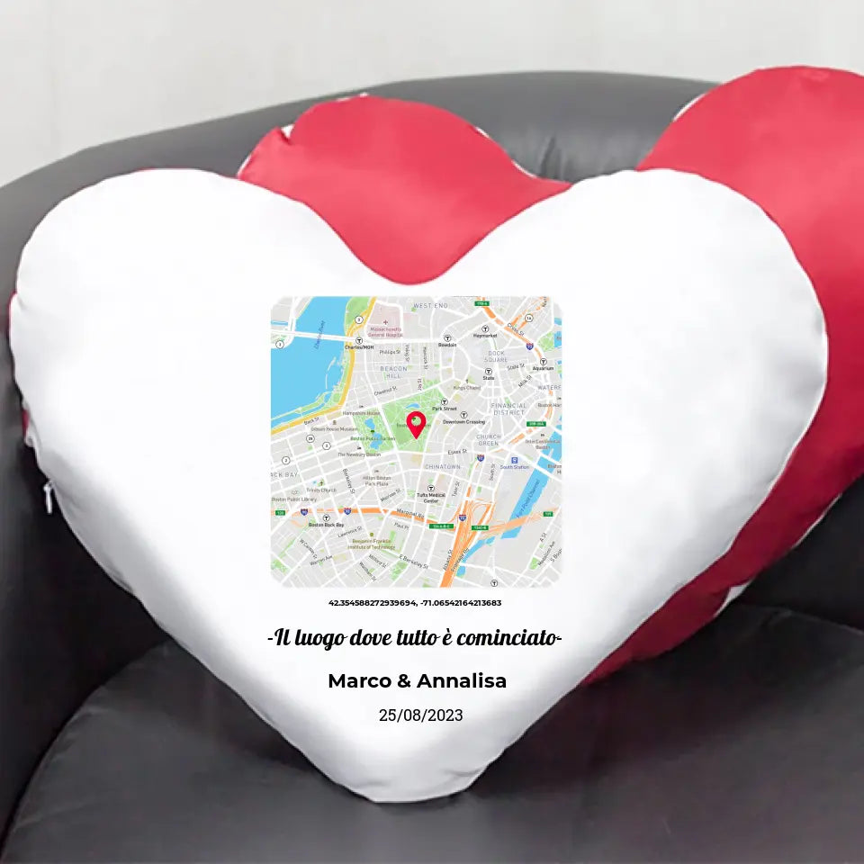 Cuscino a forma di cuore 35x35cm con retro rosso con mappa personalizzabile