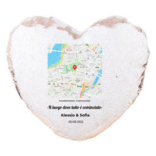Carica l&#39;immagine nel visualizzatore di Gallery, Cuscino Pailletes Silver a forma di cuore con mappa personalizzabile
