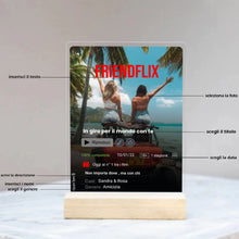 Carica l&#39;immagine nel visualizzatore di Gallery, Targa Netflix con base in legno 15x20cm personalizzabile
