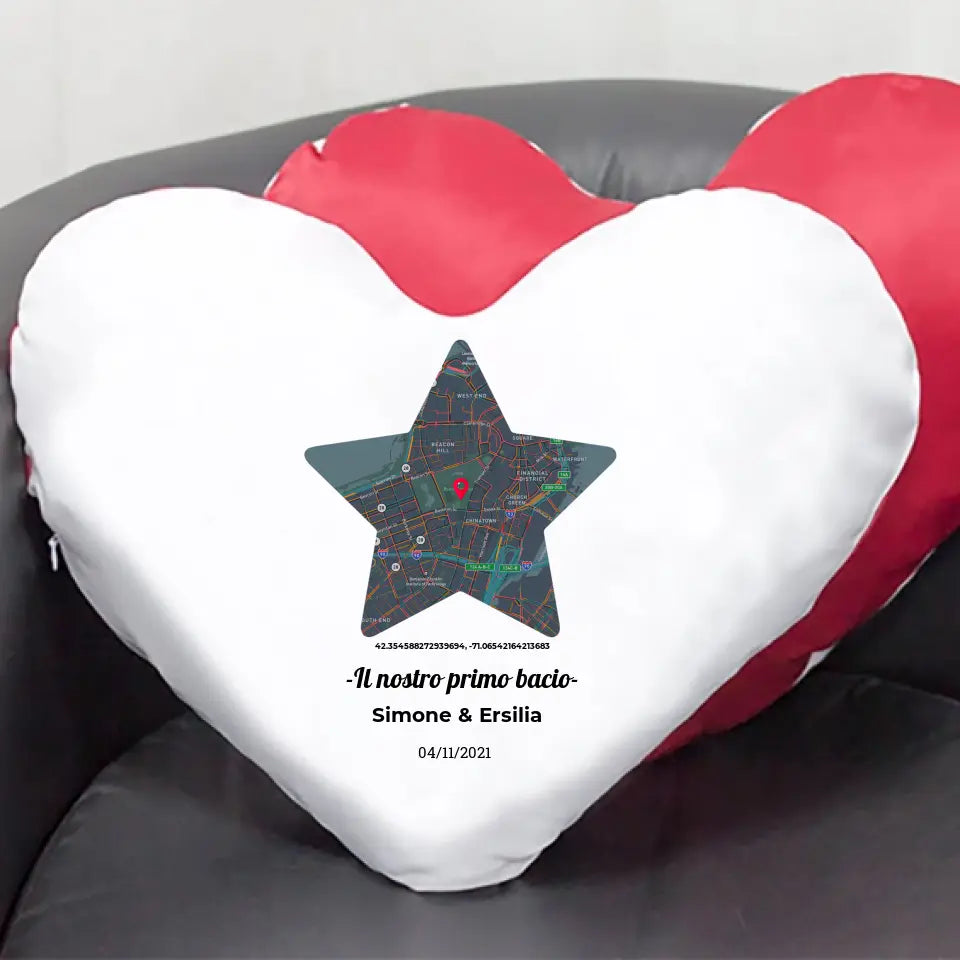 Cuscino a forma di cuore 35x35cm con retro rosso e mappa stella personalizzabile