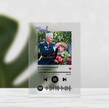 Carica l&#39;immagine nel visualizzatore di Gallery, Targa &quot;Nonno&quot; con codice spotify e foto personalizzabile 10cm x 15cm
