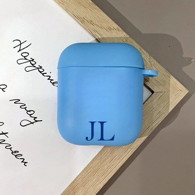 Custodia Azzurra Protection Airpods con gancio con lettere personalizzabili