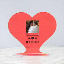 Carica l&#39;immagine nel visualizzatore di Gallery, Targa rossa a forma di cuore con base e codice spotify con foto personalizzabile 15cm x 18 cm
