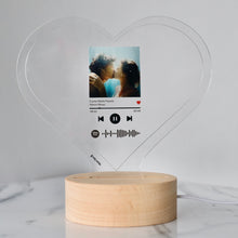 Carica l&#39;immagine nel visualizzatore di Gallery, Targa a forma di cuore con base tonda effetto legno led e codice spotify con foto personalizzabile 15cm x 18 cm
