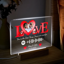 Carica l&#39;immagine nel visualizzatore di Gallery, Targa &quot;Love&quot; con base a led in legno e codice spotify con foto personalizzabile 20cm x 15cm
