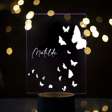 Carica l&#39;immagine nel visualizzatore di Gallery, Targa con base a led &quot;Butterflies&quot; personalizzabile
