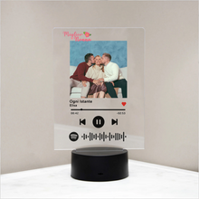 Carica l&#39;immagine nel visualizzatore di Gallery, Targa &quot;Nonna&quot; con base a led e codice spotify con foto personalizzabile 15cm x 20cm
