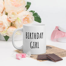 Carica l&#39;immagine nel visualizzatore di Gallery, Tazza  &quot;Birthday Girl&quot;
